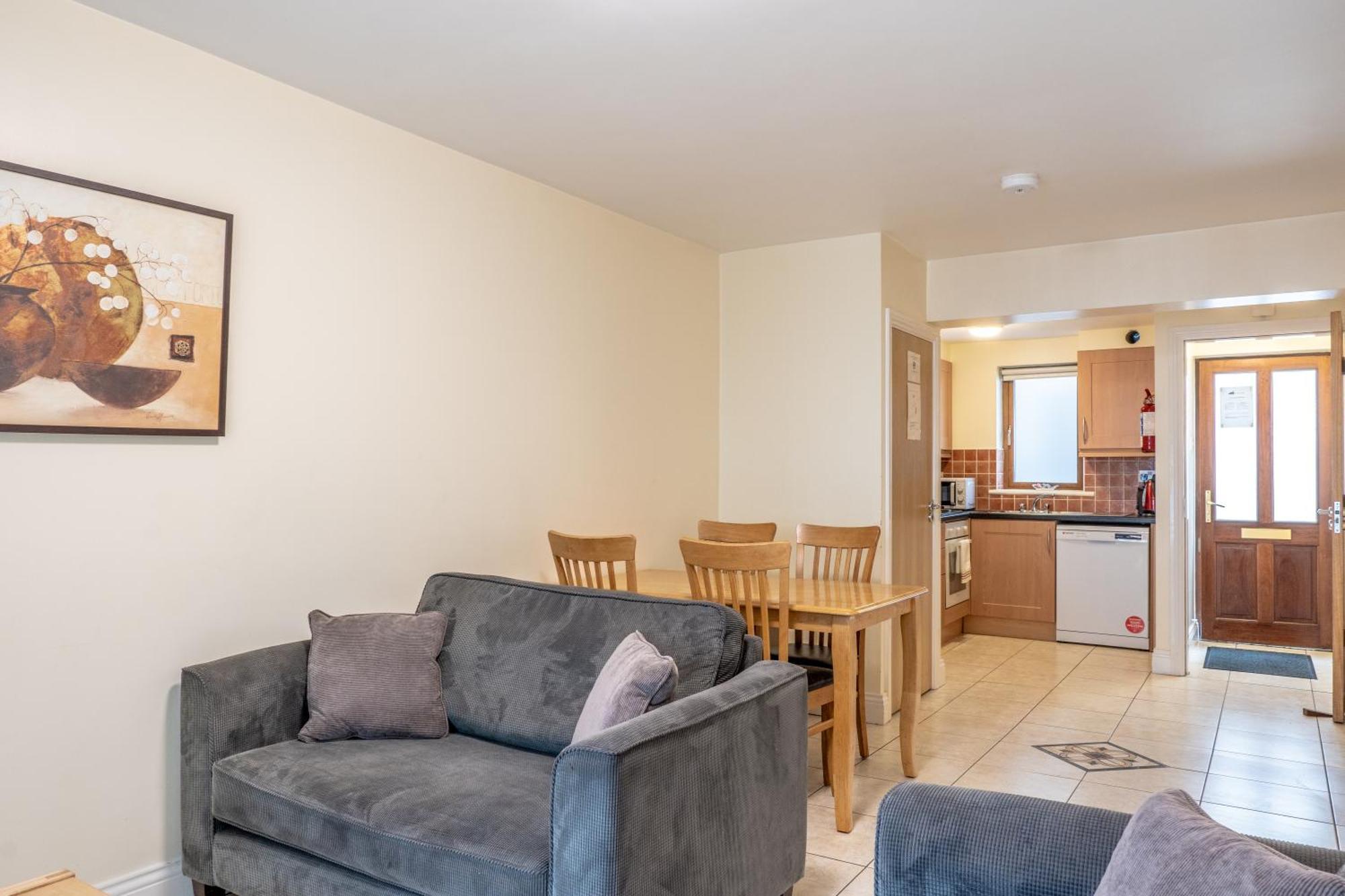 Donegan Court Aparthotel Голуэй Экстерьер фото