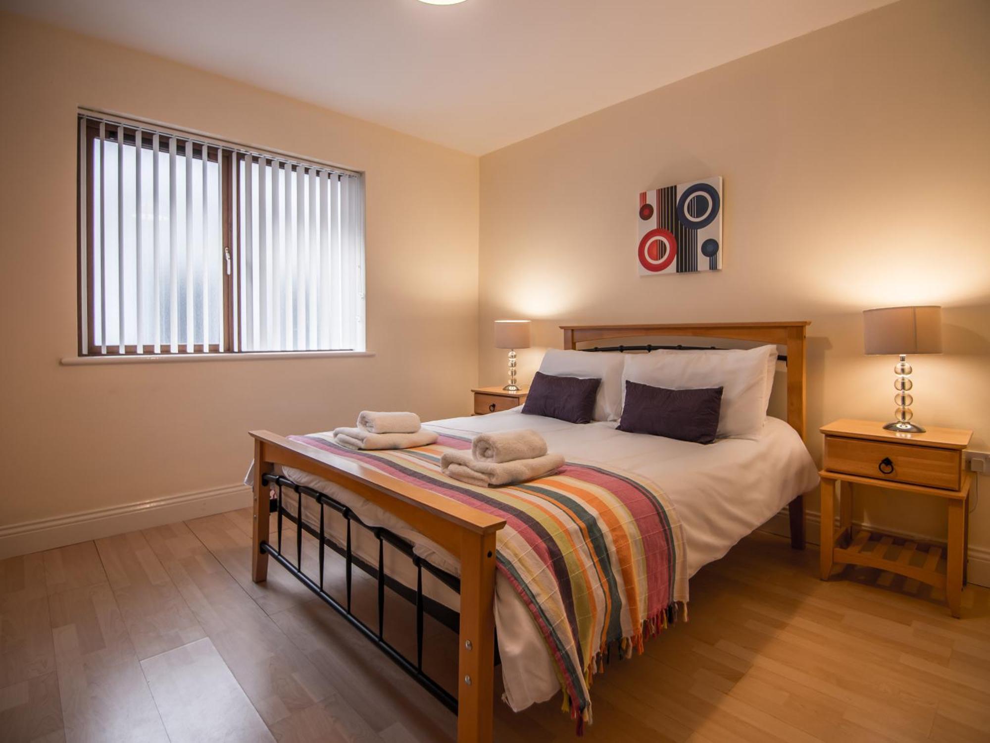 Donegan Court Aparthotel Голуэй Экстерьер фото
