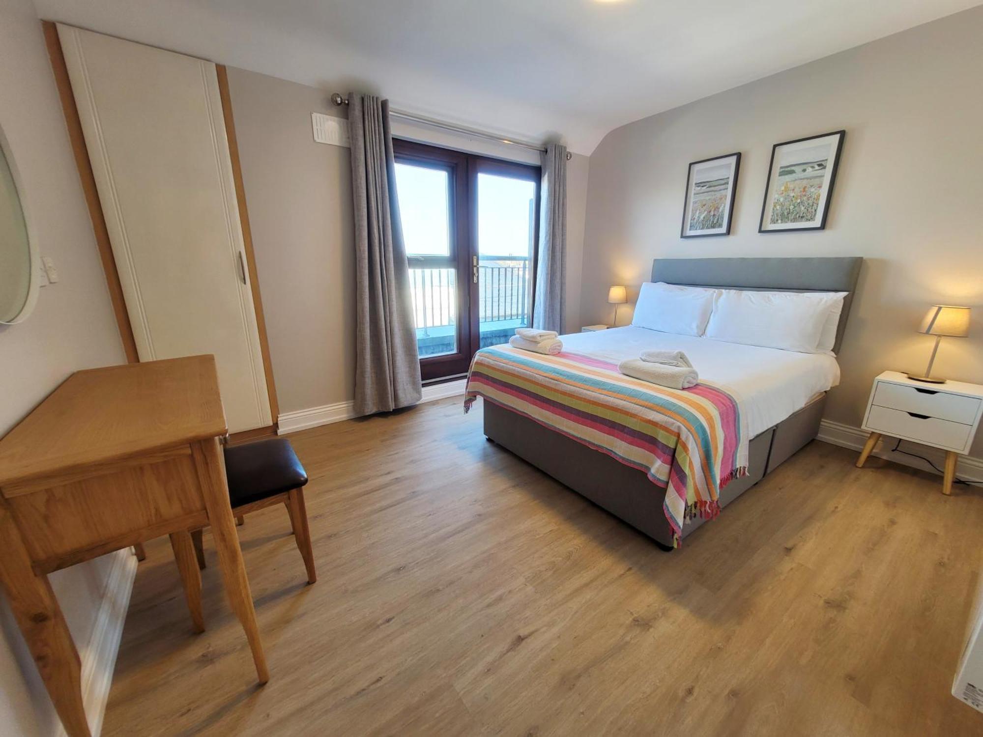 Donegan Court Aparthotel Голуэй Экстерьер фото