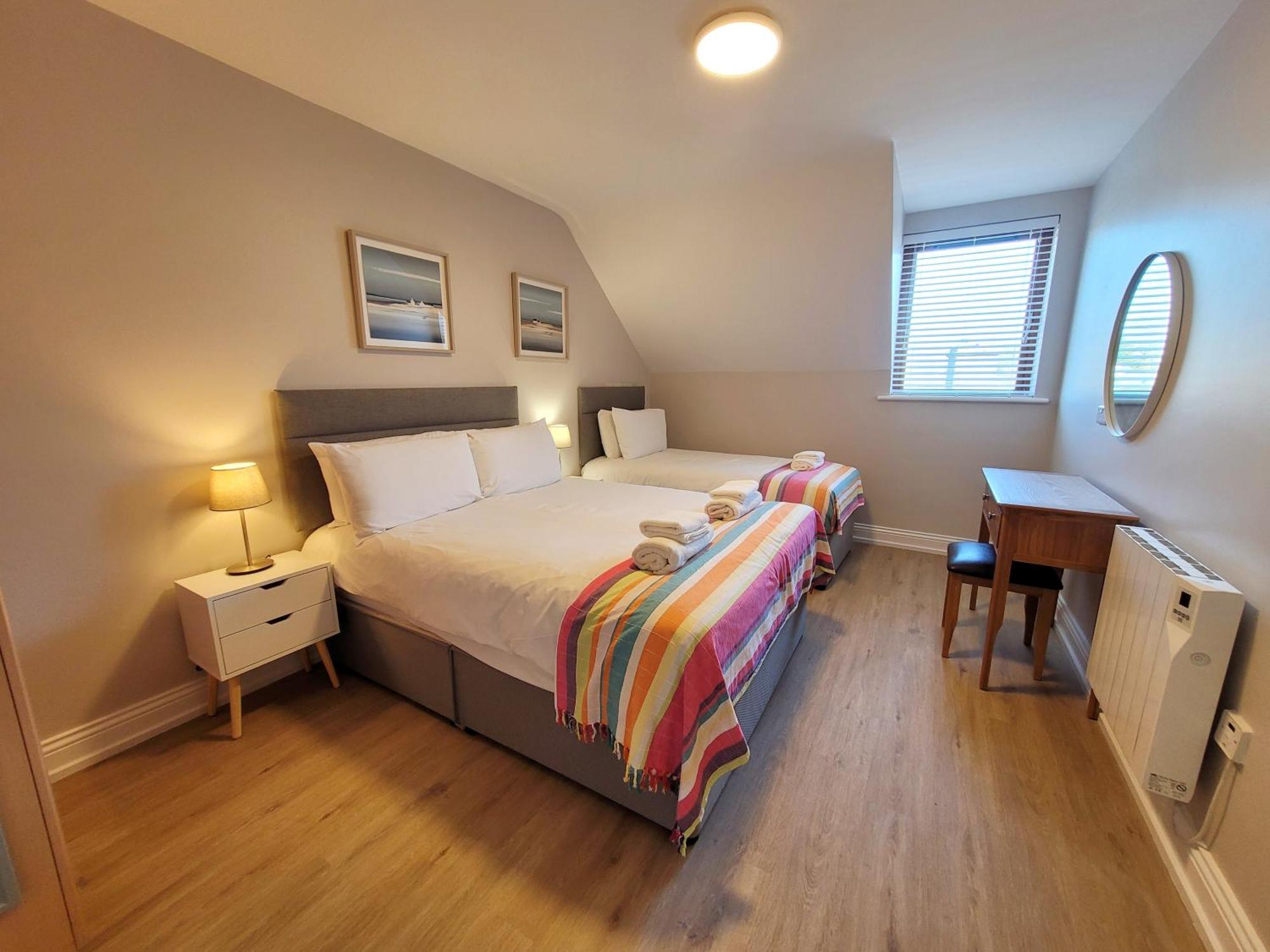 Donegan Court Aparthotel Голуэй Экстерьер фото