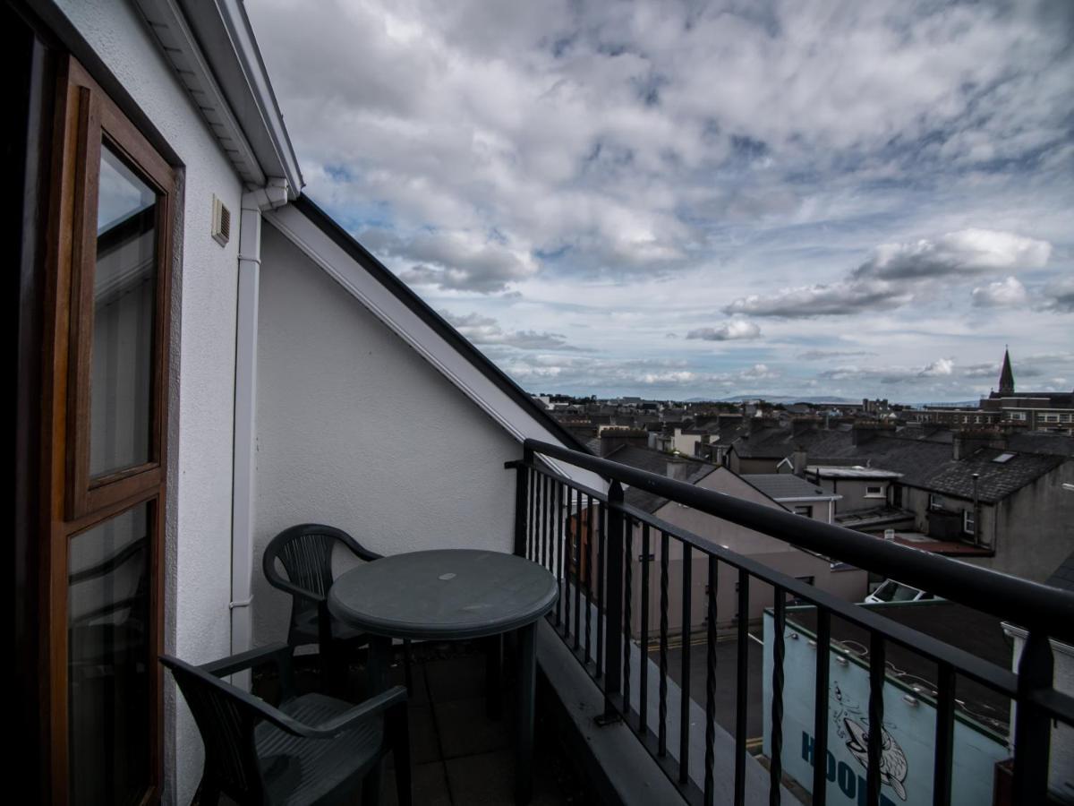 Donegan Court Aparthotel Голуэй Экстерьер фото